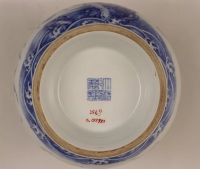 图片[2]-Blue and white vase with longevity, blessing and sea patterns-China Archive